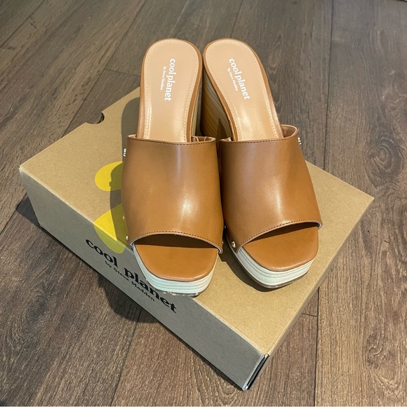 🥮 Cool Planet by Steve Madden Restore Stud-Detail Wood Block Sandals - Picture 2 of 5